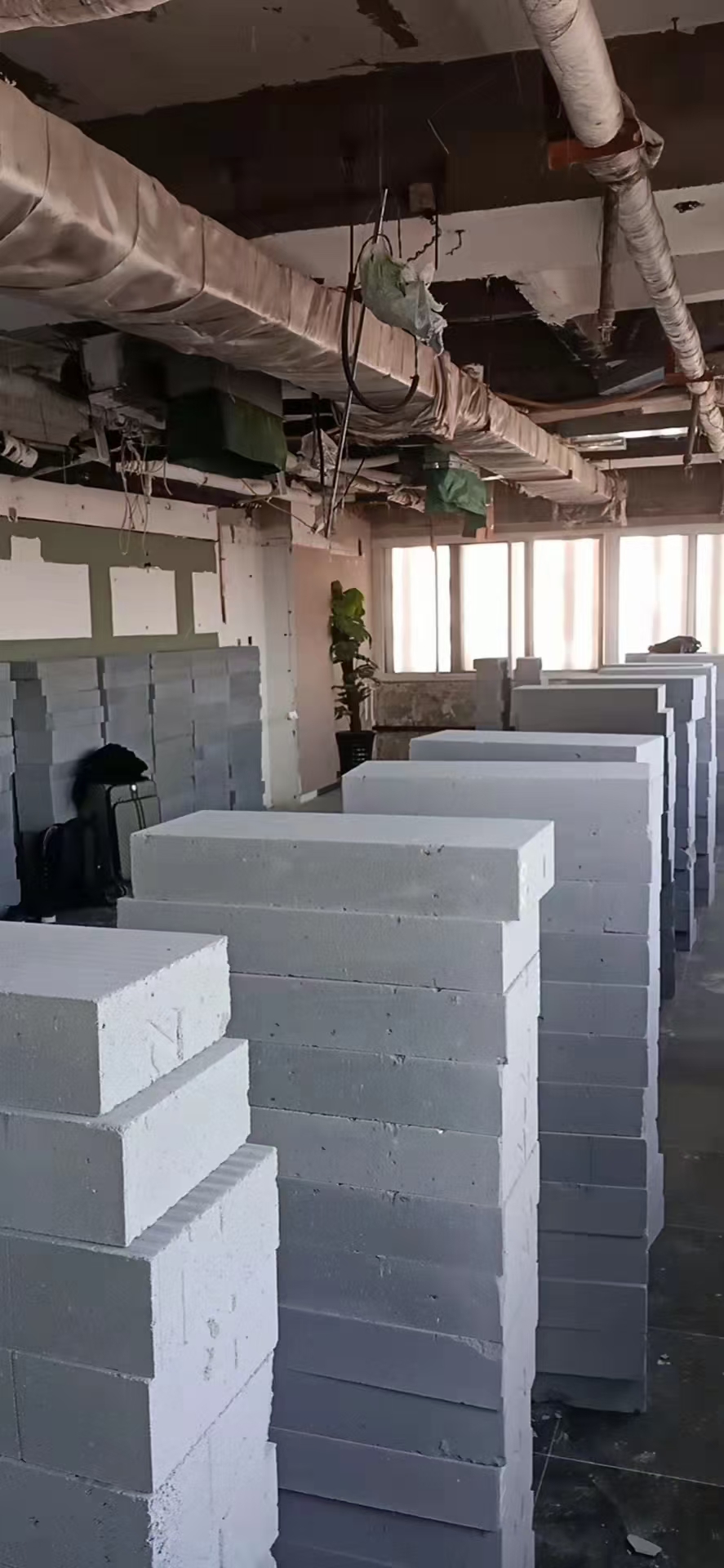办公楼轻质砖隔墙场景图